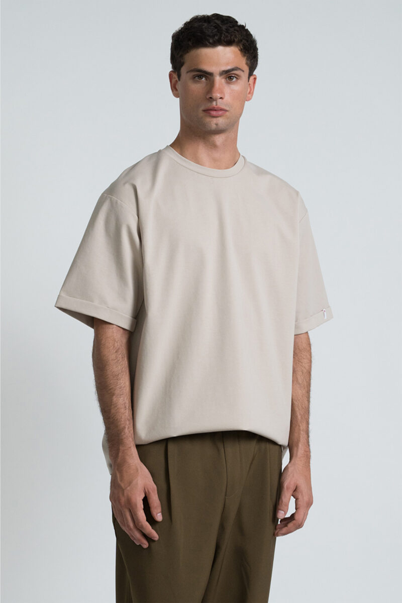 T-Shirt Over Akita – Sabbia